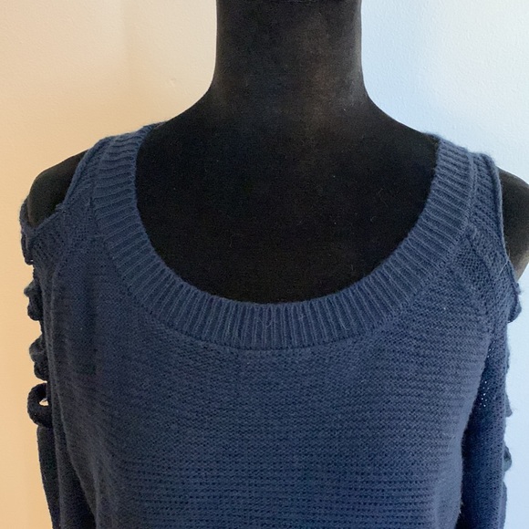 Ladder Sleeve Cut Out Sweater - Picture 4 of 9